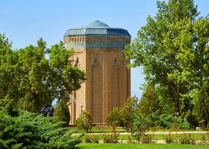 Möminə xatun Türbəsi